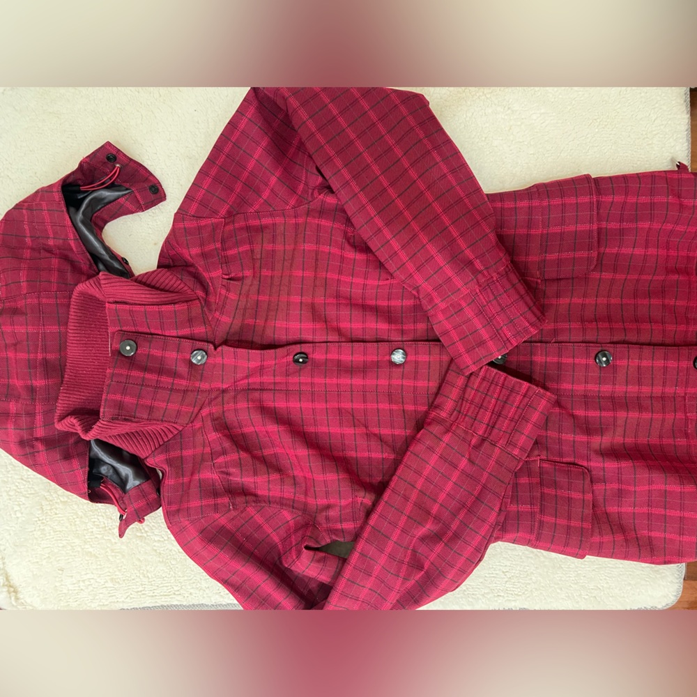 Women’s Roxy ski/snowboard jacket in 
fuchsia  pink